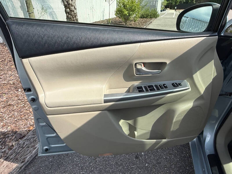 2013 Toyota Prius v Five