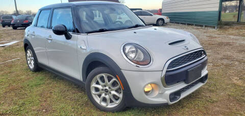 2016 MINI Hardtop 4 Door for sale at Sinclair Auto Inc. in Pendleton IN