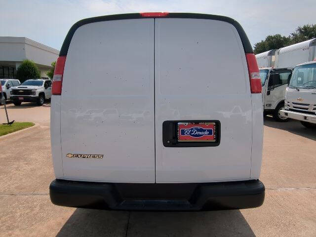 2025 Chevrolet Express 2500