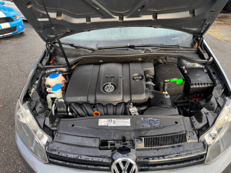 2011 Volkswagen Golf Base photo 12