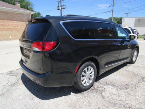 2017 Chrysler Pacifica Touring-L
