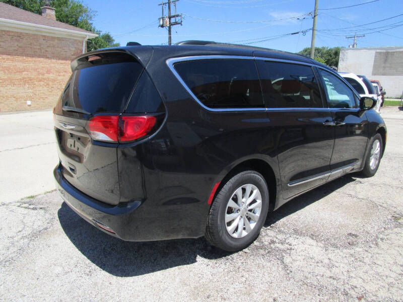 2017 Chrysler Pacifica Touring-L
