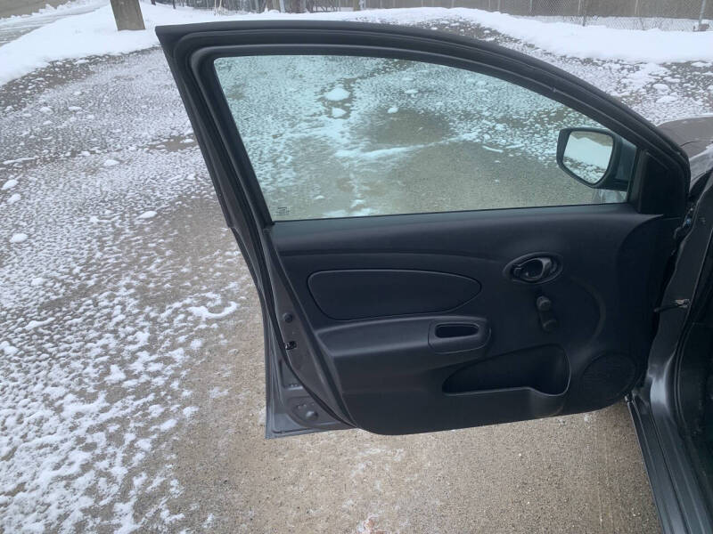 2019 Nissan Versa S Plus