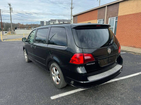 2011 Volkswagen Routan SE