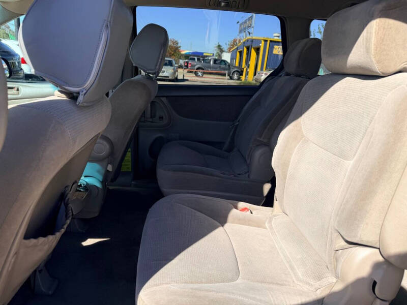 2004 Toyota Sienna