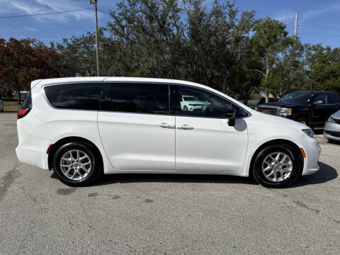 2024 Chrysler Pacifica Touring L