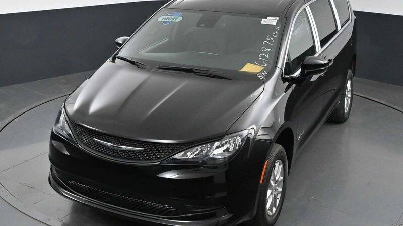 2025 Chrysler Voyager LX