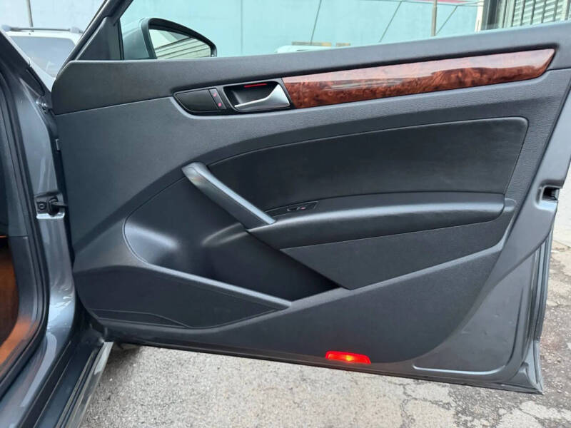 2012 Volkswagen Passat V6 SEL Premium