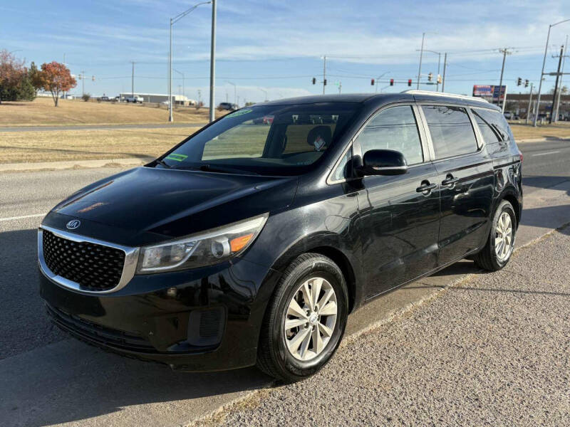 2016 Kia Sedona LX's photo