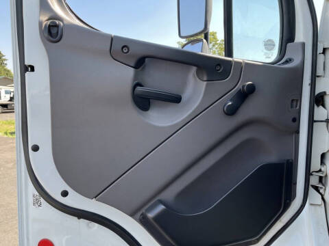 2015 Freightliner M2 106