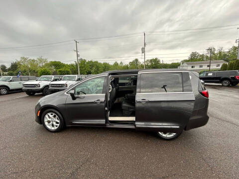 2017 Chrysler Pacifica Touring-L