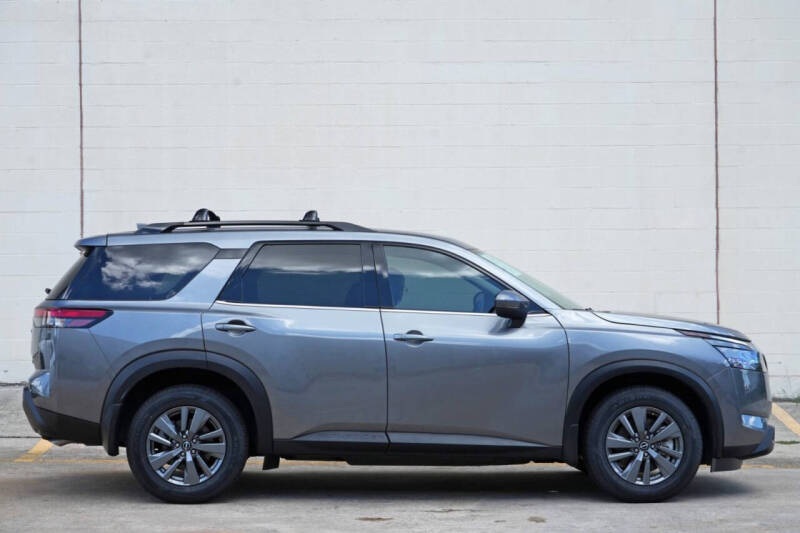 2023 Nissan Pathfinder SV