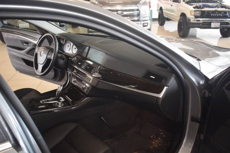 2012 BMW 5 Series 528i