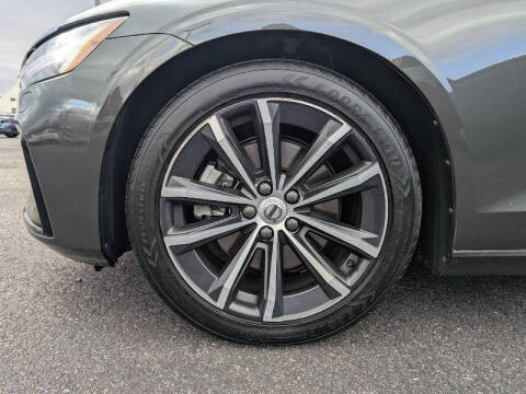 2022 Volvo S60 B5 Momentum