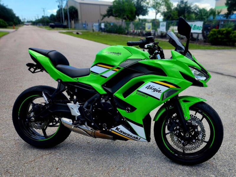2025 Kawasaki EX650 ABS 