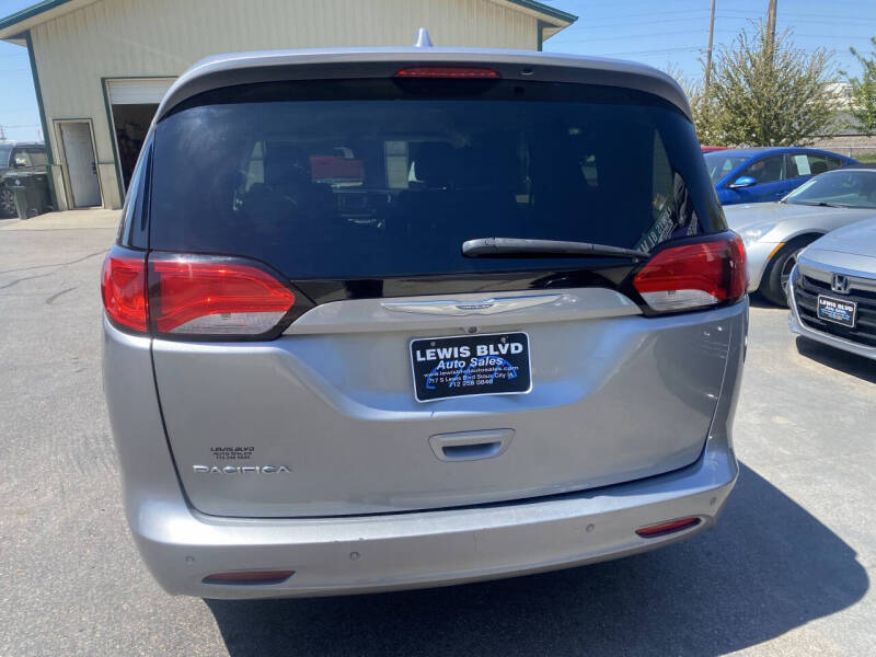 2017 Chrysler Pacifica Touring - Photo 7