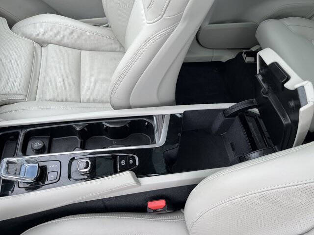 2024 Volvo XC90 Recharge T8 Ultimate Bright Theme 7P