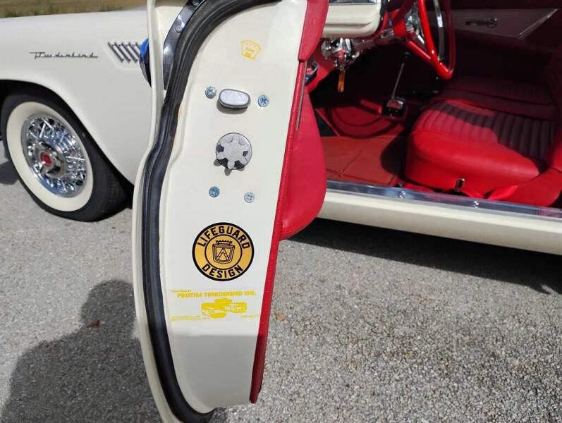 1957 Ford Thunderbird