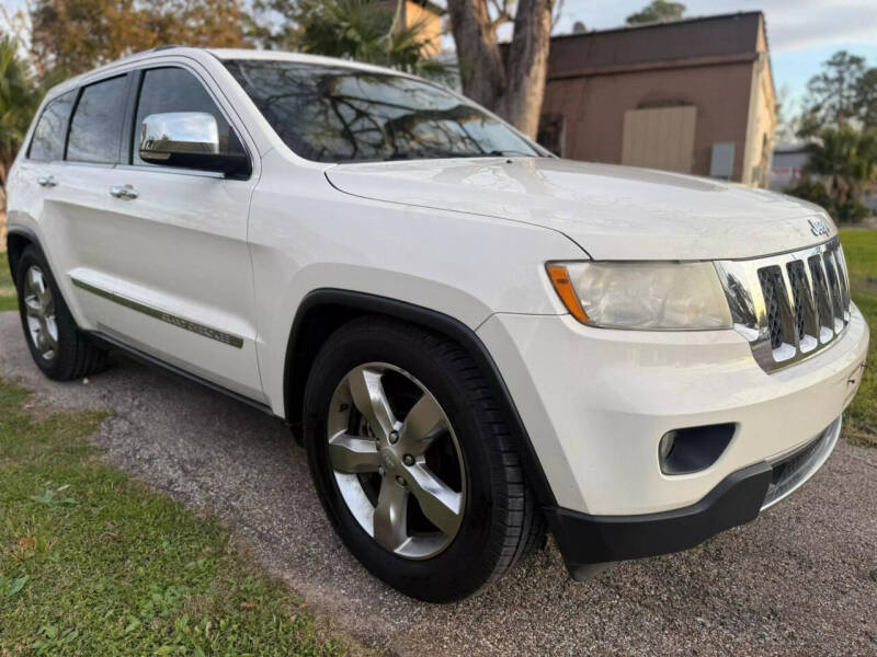 2011 Jeep Grand Cherokee Overland photo 2