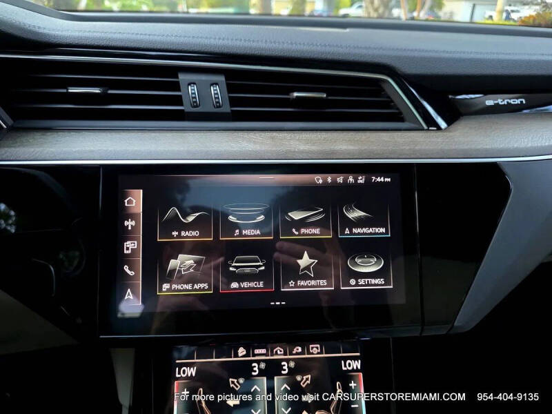 2021 Audi e-tron quattro Premium