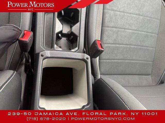 2023 Volkswagen Taos SE 4Motion