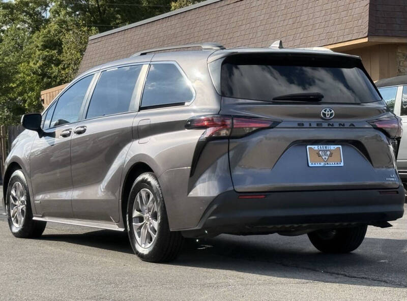 2021 Toyota Sienna LE 8-Passenger