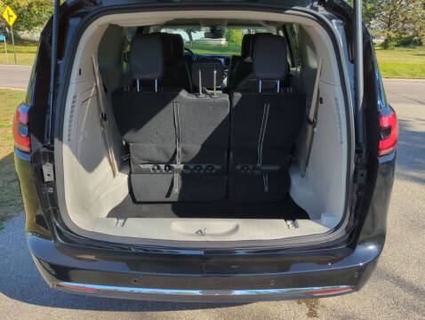 2024 Chrysler Pacifica Plug-In Hybrid Select