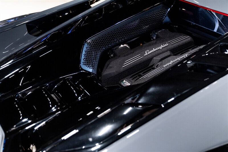 2024 Lamborghini Revuelto