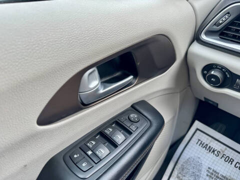 2017 Chrysler Pacifica Touring-L Plus