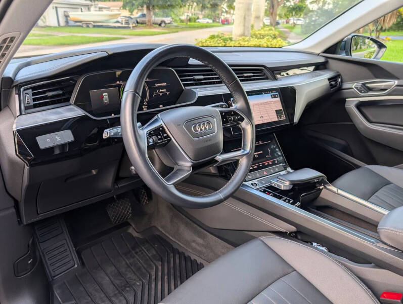 2021 Audi e-tron quattro Premium