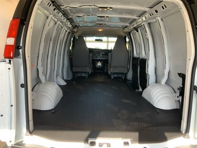 2025 Chevrolet Express 3500