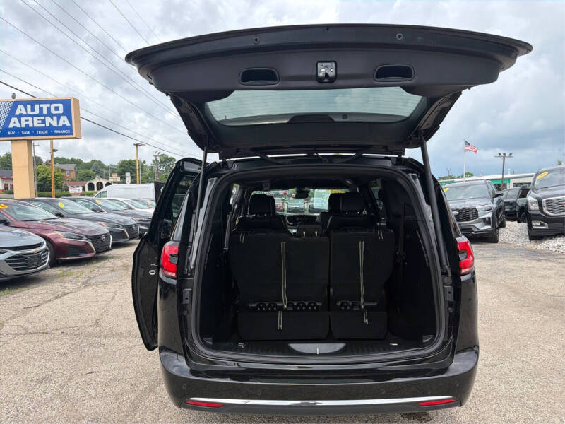 2025 Chrysler Pacifica Select