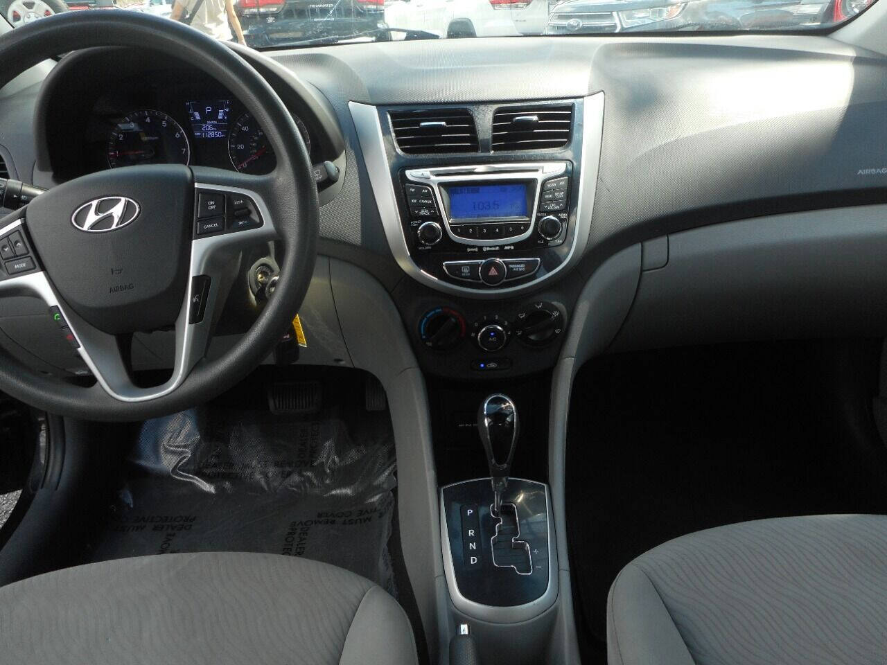 2012 Hyundai Accent GLS 4dr Sedan 12