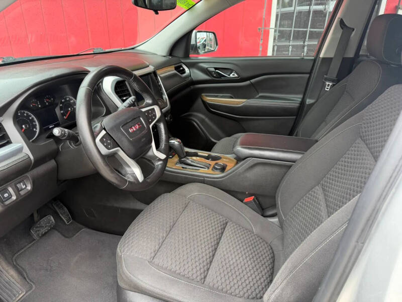 2017 GMC Acadia SLE-2