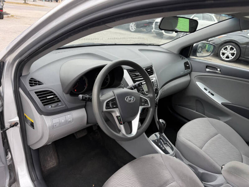 2012 Hyundai Accent GLS