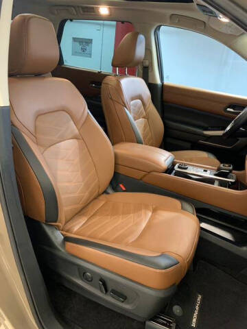 2023 Nissan Pathfinder Platinum