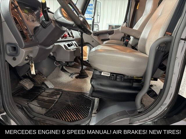 2004 Freightliner M2 106