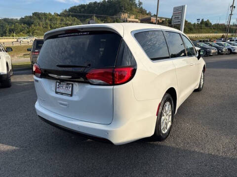 2026 Chrysler Voyager LX
