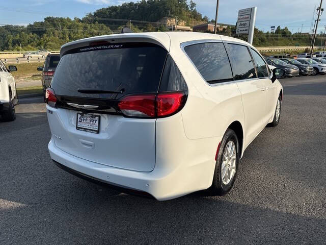 2026 Chrysler Voyager LX