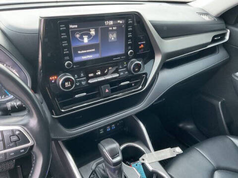 2022 Toyota Highlander Hybrid XLE