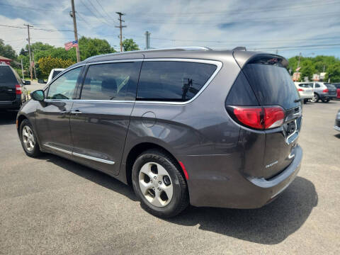 2017 Chrysler Pacifica Touring-L Plus
