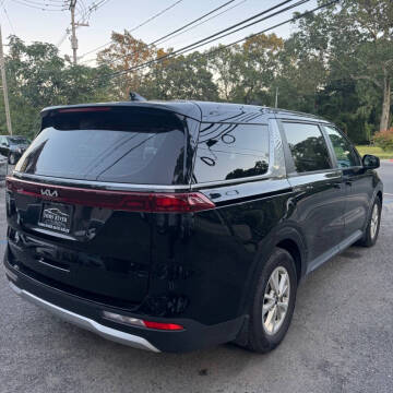 2022 Kia Carnival LX