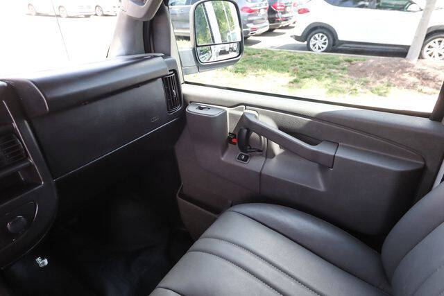 2022 GMC Savana 2500
