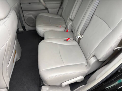 2013 Toyota Highlander SE