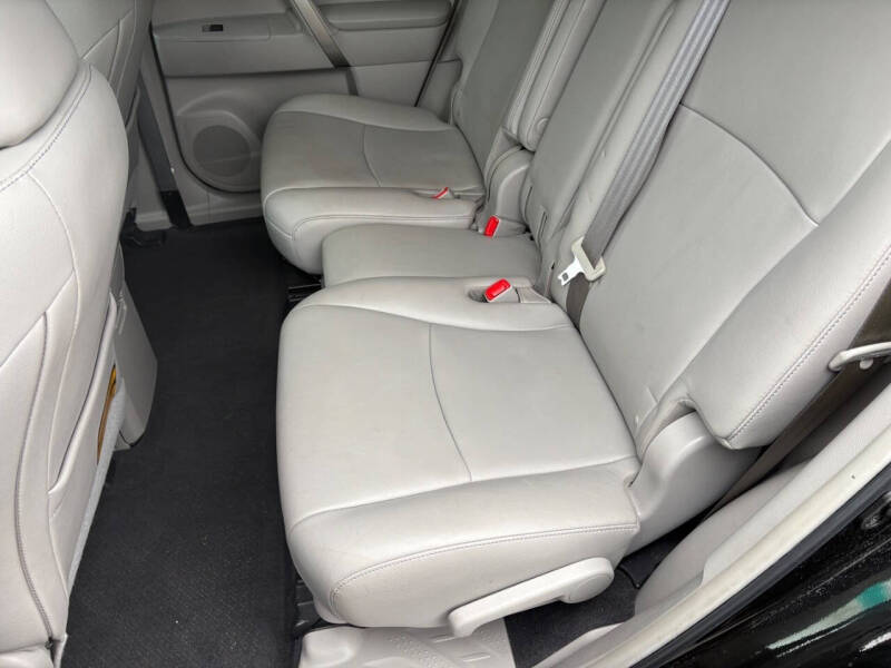 2013 Toyota Highlander SE