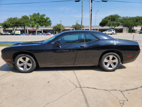 2017 Dodge Challenger SXT Plus