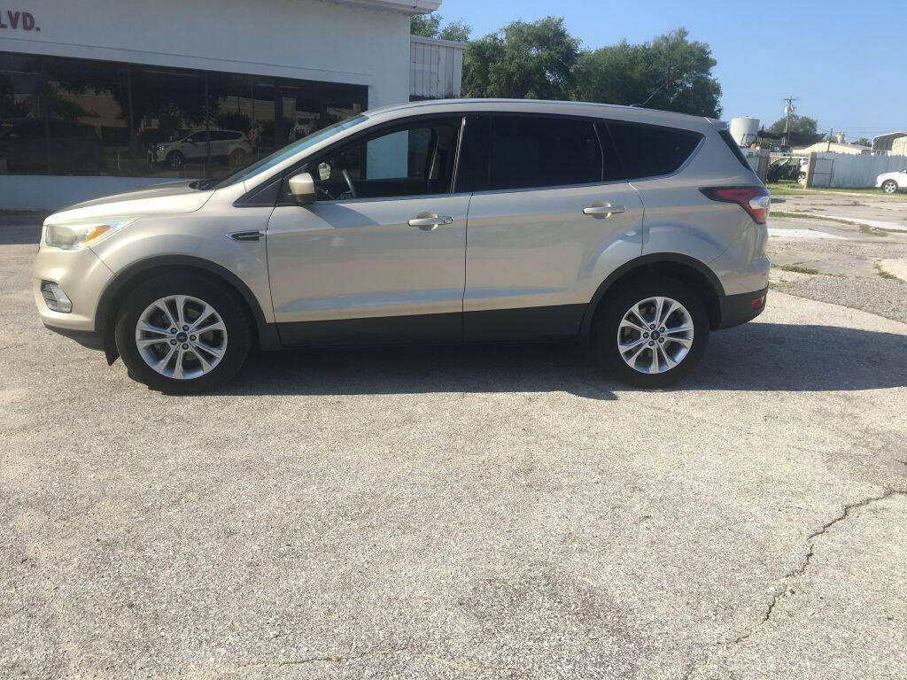 Gold 2017 Ford Escape SE SE 4dr SUV 1