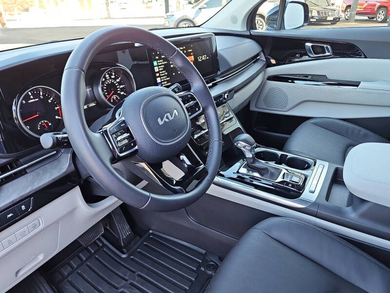 2024 Kia Carnival EX