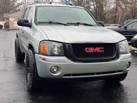 2007 GMC Envoy for sale at DISTINCT AUTO GROUP LLC in Kent OH