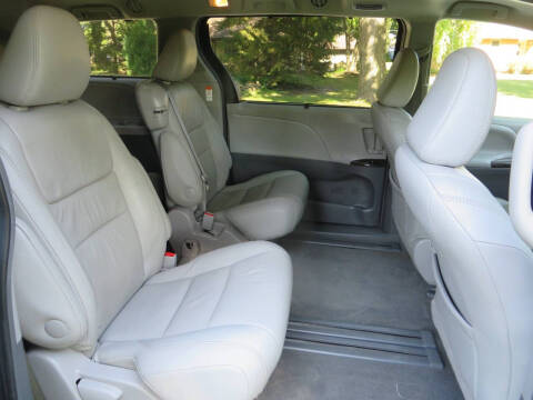 2017 Toyota Sienna XLE 8-Passenger